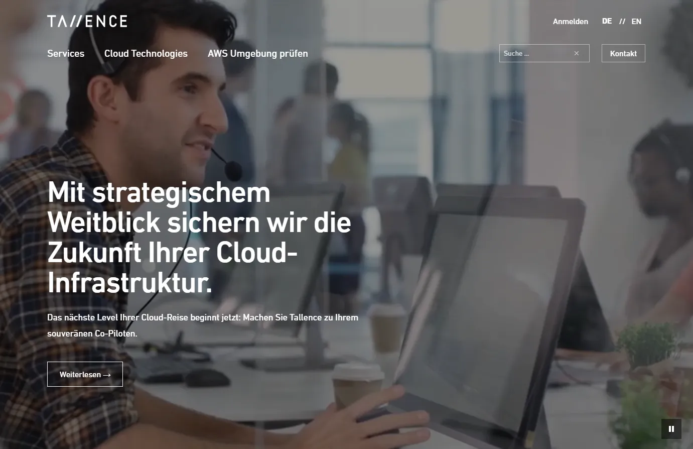 Tallence Cloud platform homepage with headline 'Mit strategischem Weitblick sichern wir die Zukunft Ihrer Cloud-Infrastruktur.'
